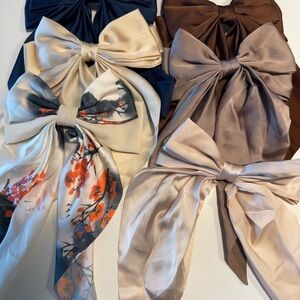 Bundle of 5 bows x $3.00
